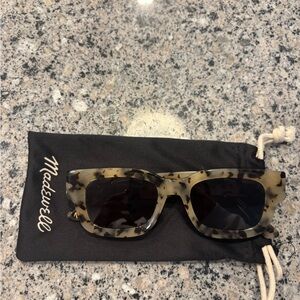 Madewell Tortoiseshell Rectangular Sunglasses w/ Pouch
